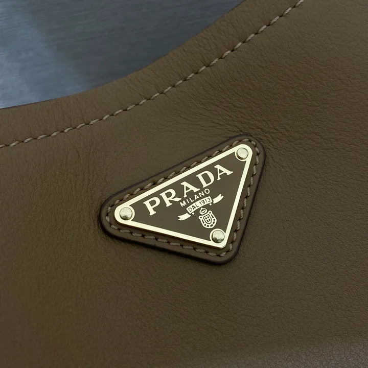 スーパーコピー プラダ キーホルダー