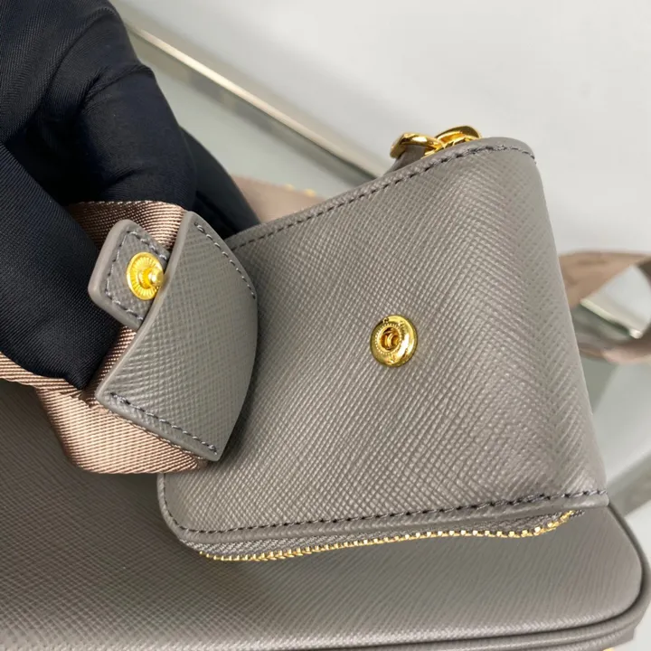 スーパーコピー プラダ キーホルダー