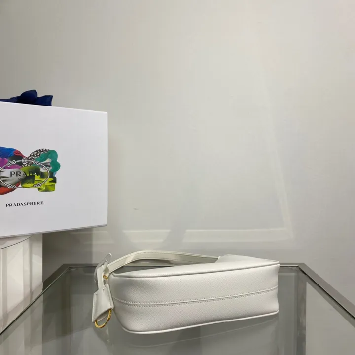 スーパーコピー プラダ キーホルダー