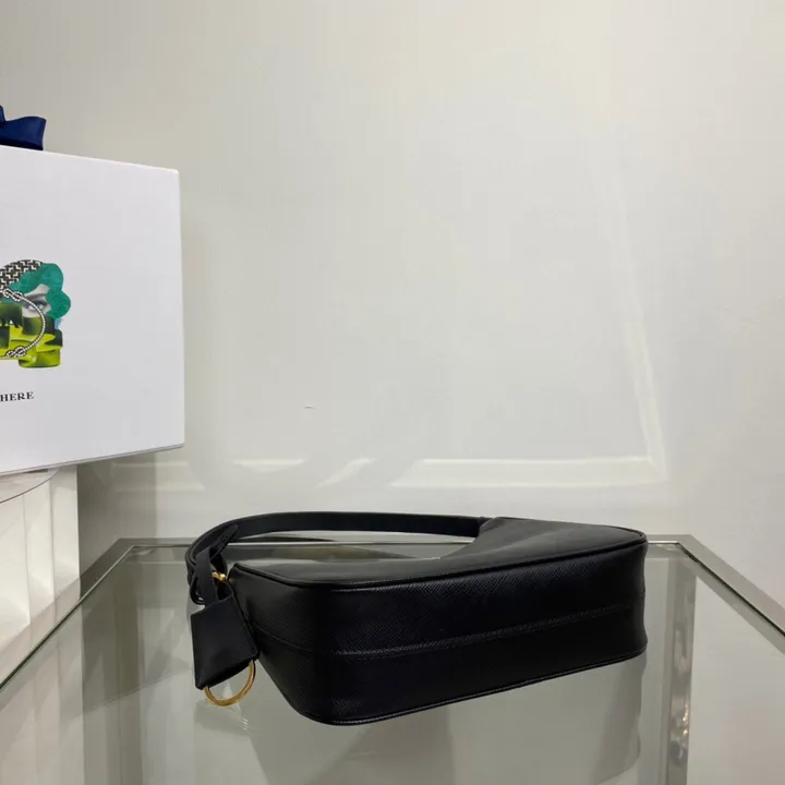 スーパーコピー プラダ キーホルダー