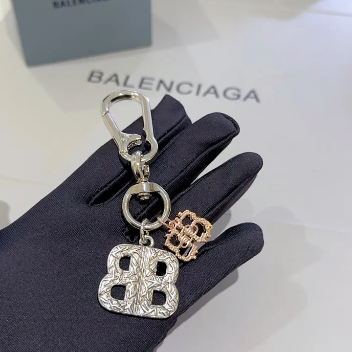 スーパーコピー バレンシアガ キーホルダー