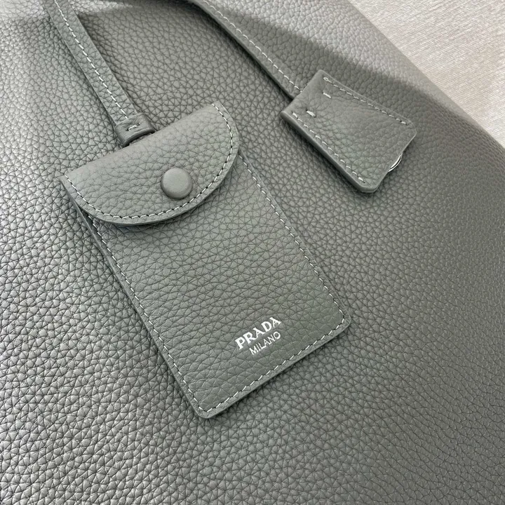 スーパーコピー プラダ キーホルダー