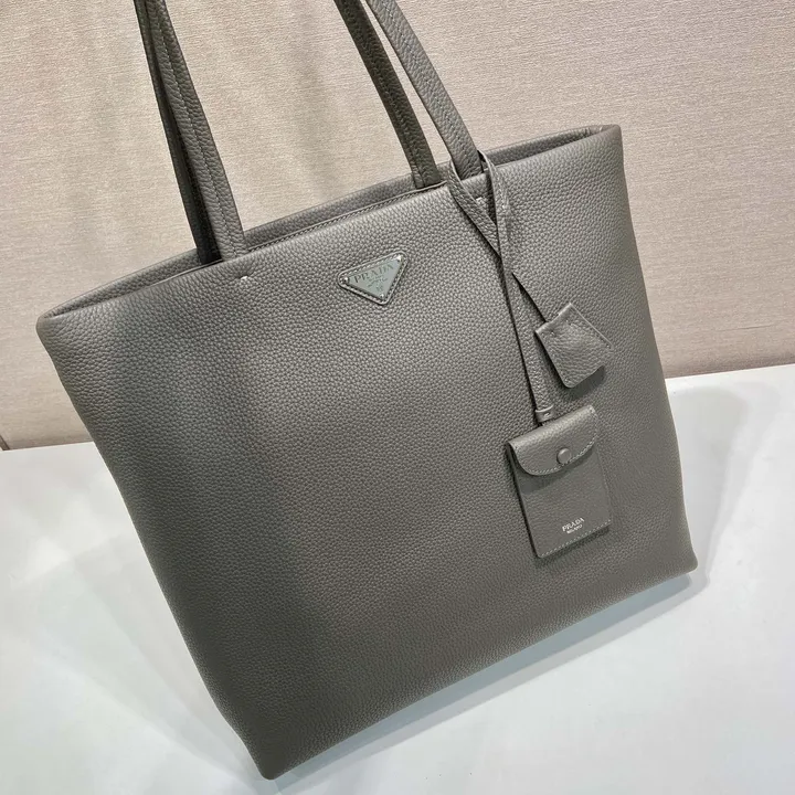 スーパーコピー プラダ キーホルダー