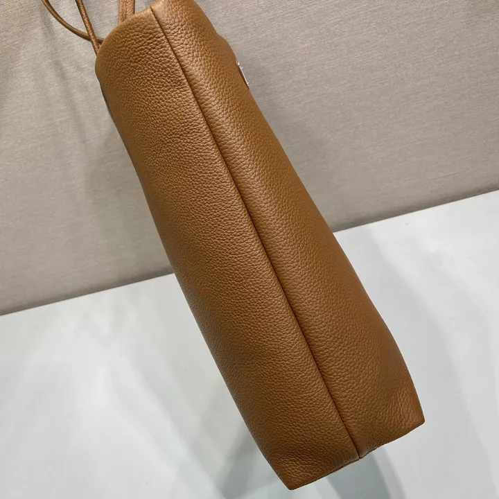 スーパーコピー プラダ キーホルダー