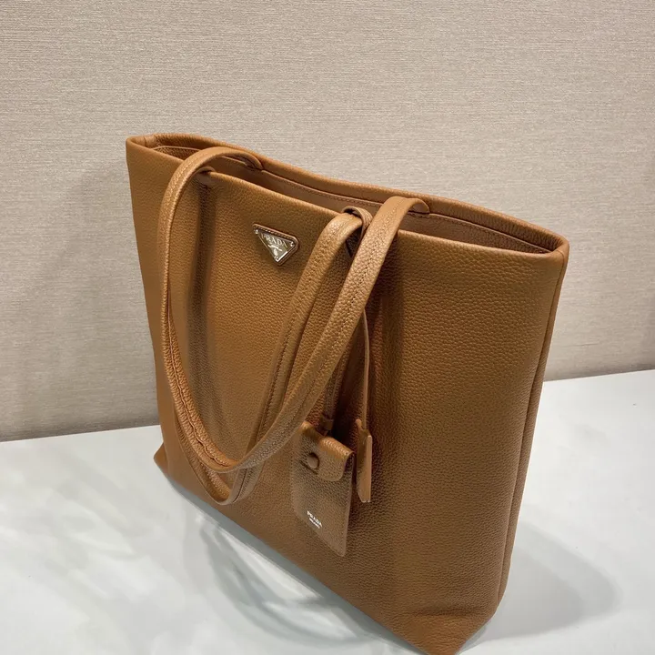 スーパーコピー プラダ キーホルダー