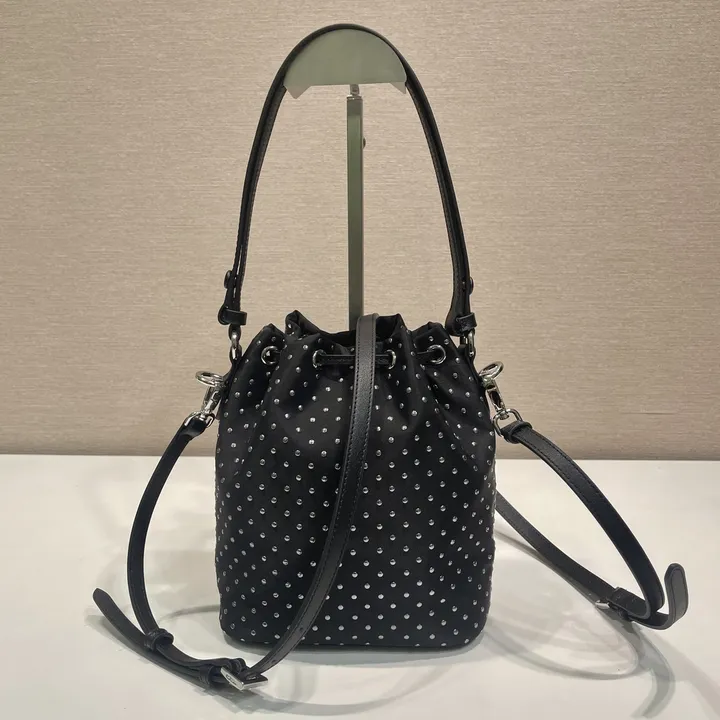 スーパーコピー バレンシアガ キーホルダー