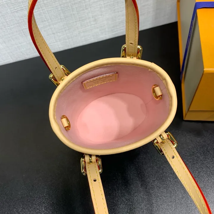 スーパーコピー ルイヴィトン キーホルダー