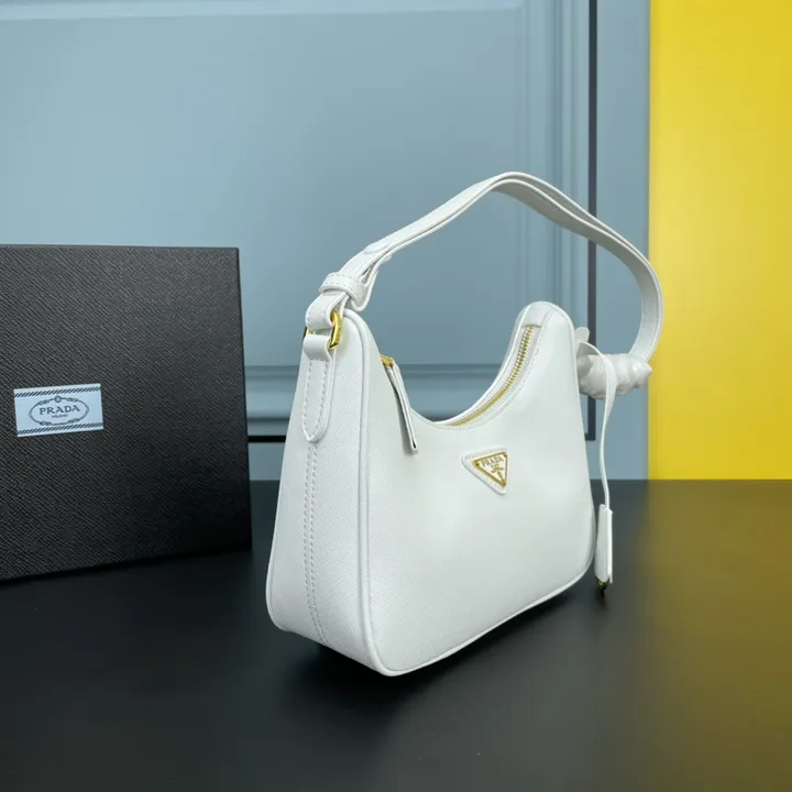 スーパーコピー プラダ キーホルダー