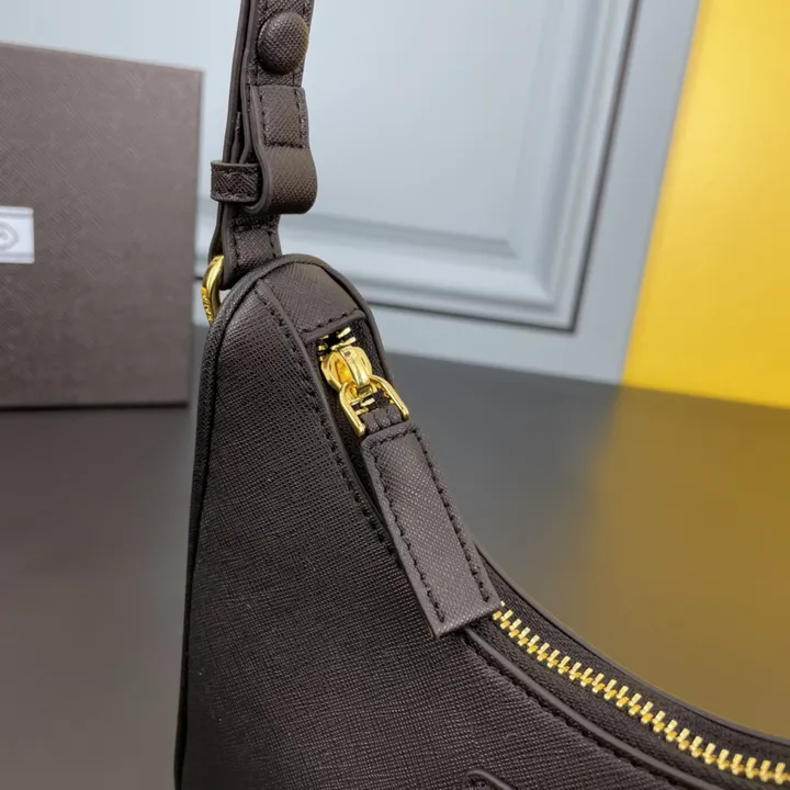 スーパーコピー プラダ キーホルダー