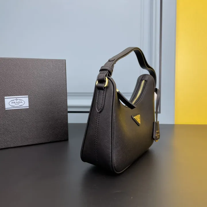 スーパーコピー プラダ キーホルダー