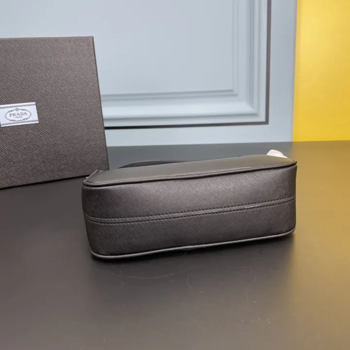 スーパーコピー プラダ キーホルダー