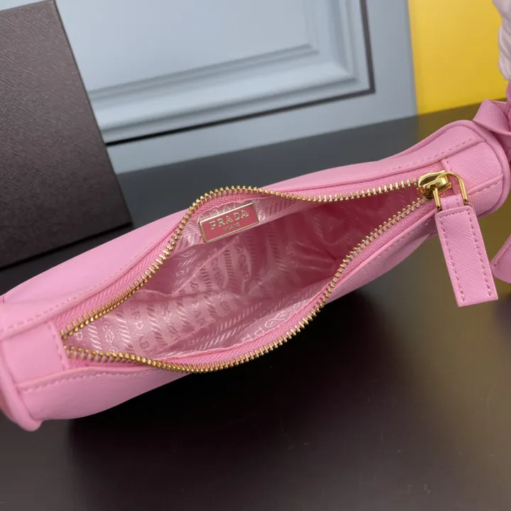 スーパーコピー プラダ キーホルダー