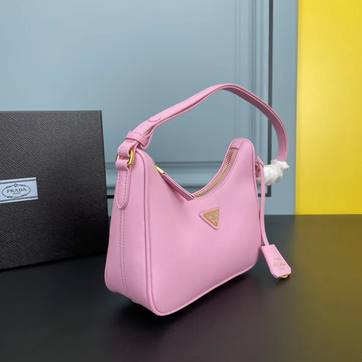 スーパーコピー プラダ キーホルダー