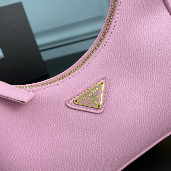 スーパーコピー プラダ キーホルダー