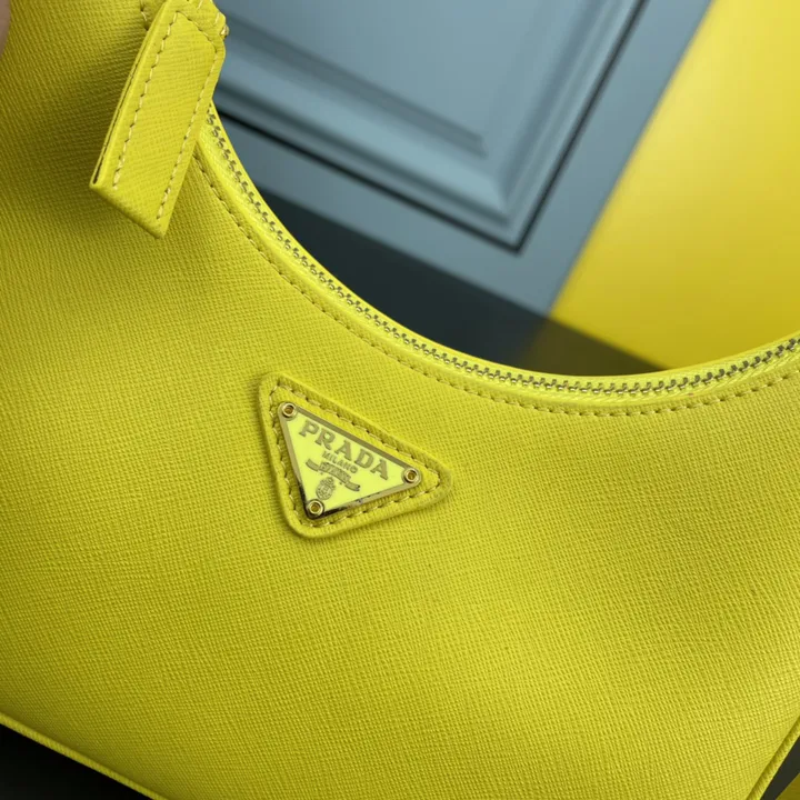 スーパーコピー プラダ キーホルダー