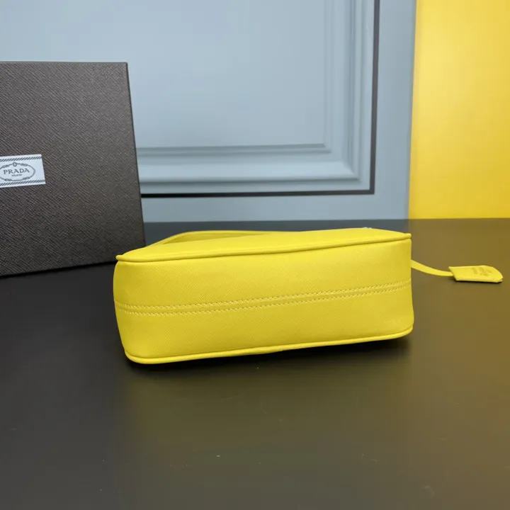 スーパーコピー プラダ キーホルダー