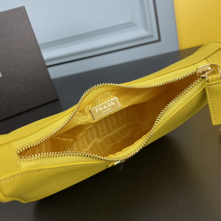 スーパーコピー プラダ キーホルダー