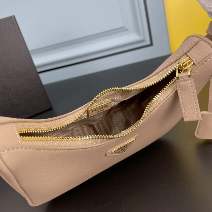 スーパーコピー プラダ キーホルダー