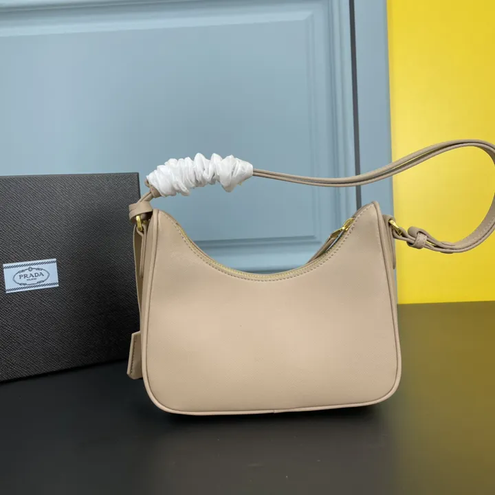 スーパーコピー プラダ キーホルダー