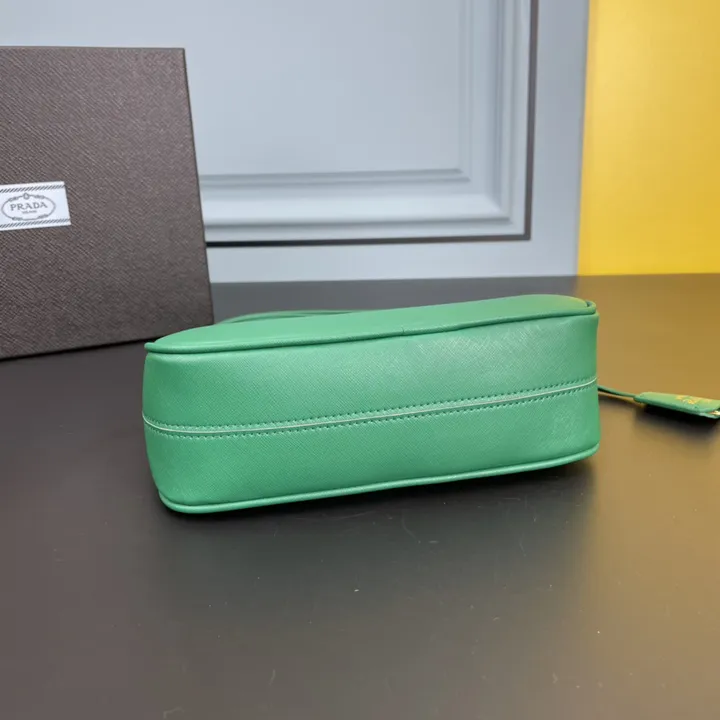 スーパーコピー プラダ キーホルダー