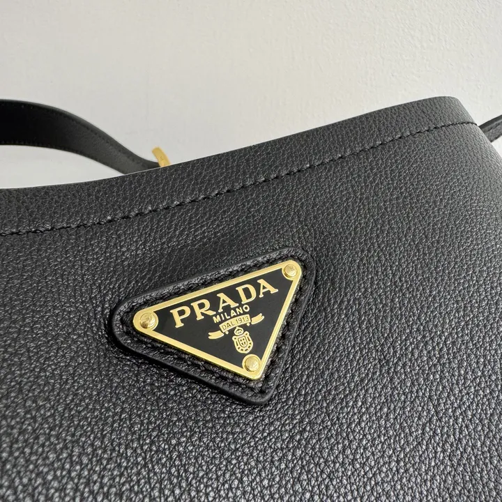 スーパーコピー プラダ キーホルダー