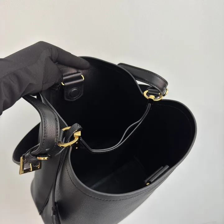 スーパーコピー プラダ キーホルダー