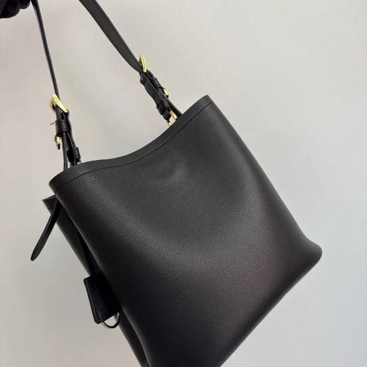 スーパーコピー プラダ キーホルダー