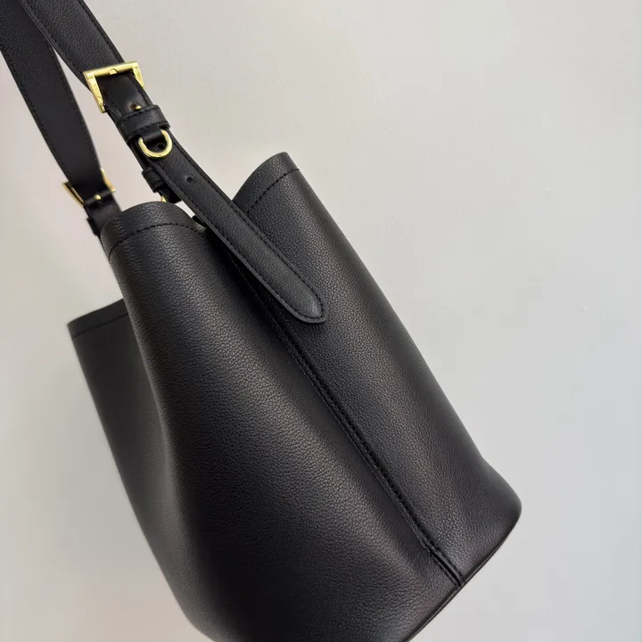 スーパーコピー プラダ キーホルダー