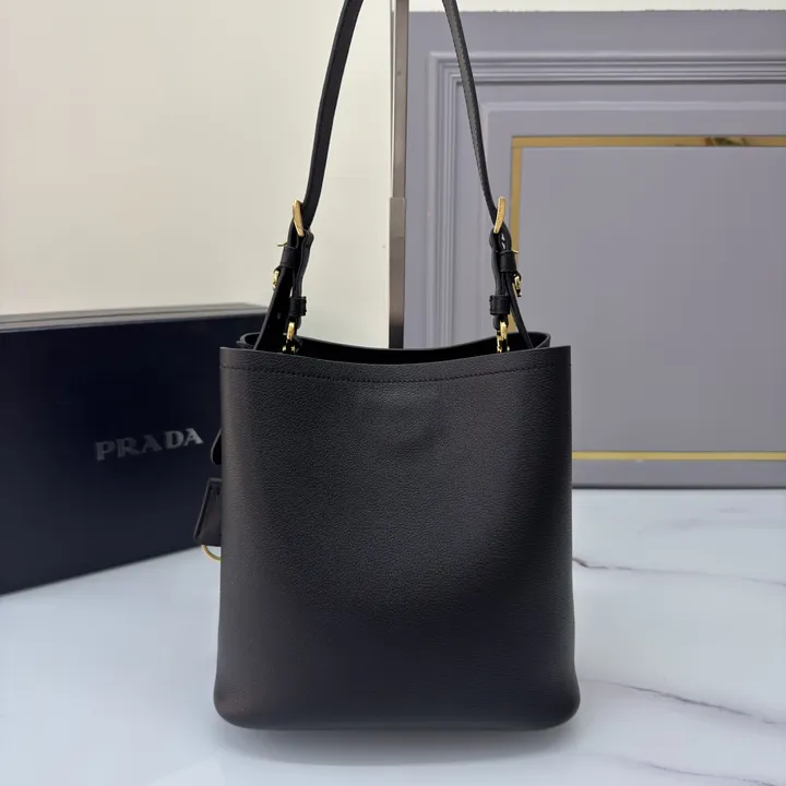 スーパーコピー プラダ キーホルダー