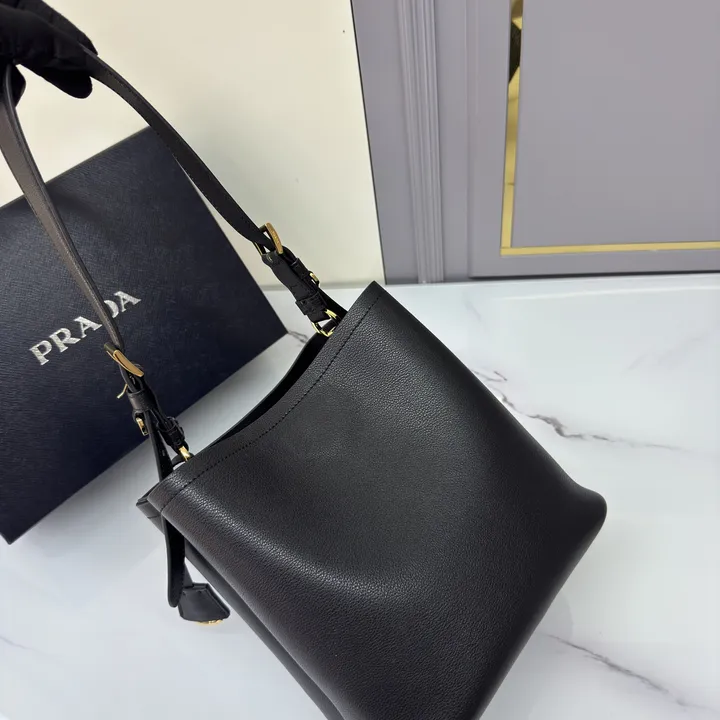 スーパーコピー プラダ キーホルダー