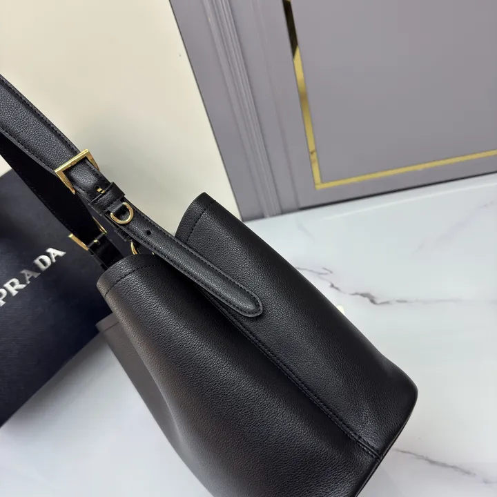 スーパーコピー プラダ キーホルダー