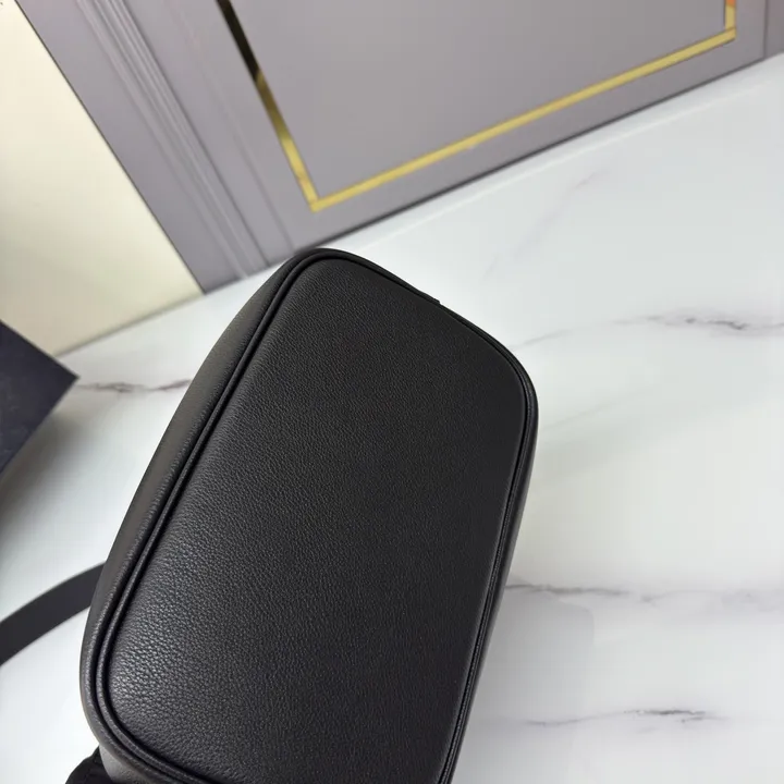 スーパーコピー プラダ キーホルダー