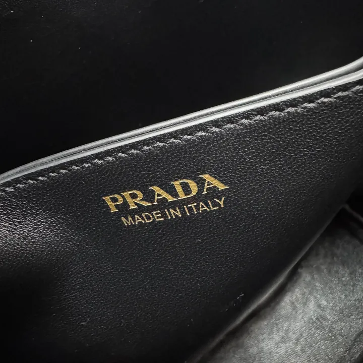 スーパーコピー プラダ キーホルダー