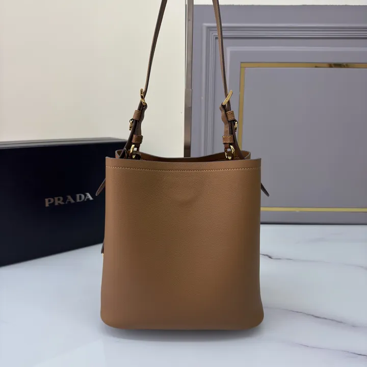 スーパーコピー プラダ キーホルダー