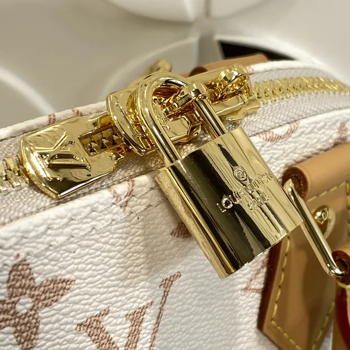 スーパーコピー ルイヴィトン キーホルダー