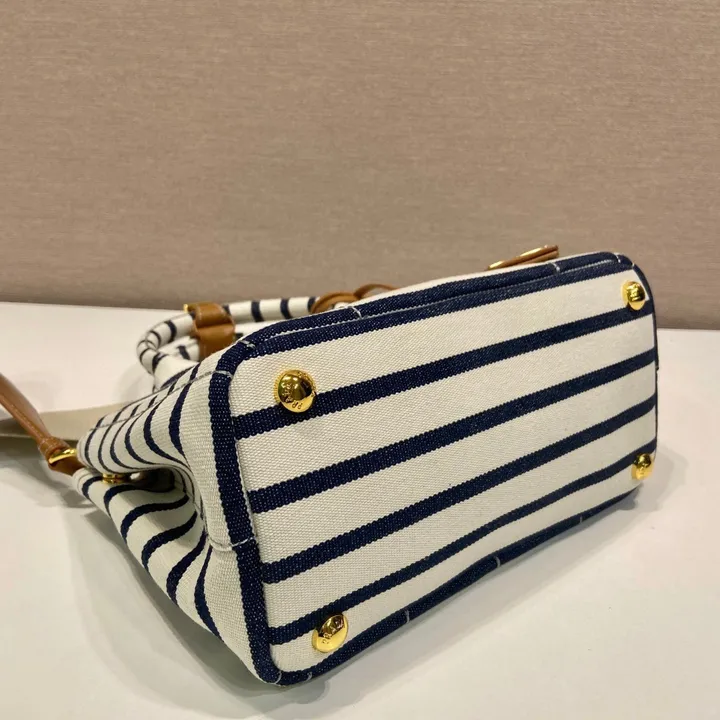 スーパーコピー プラダ キーホルダー