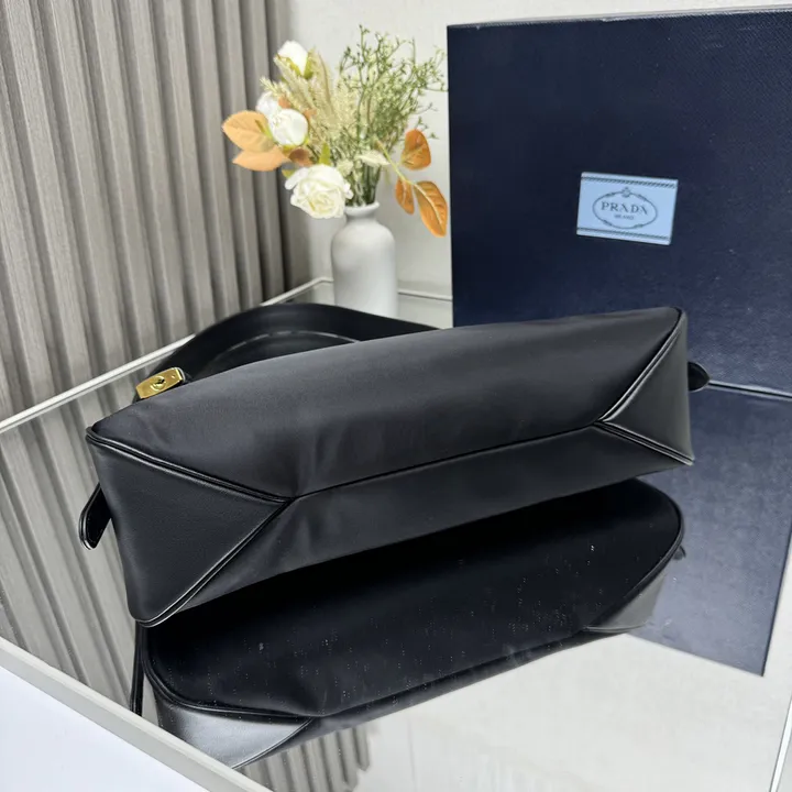 スーパーコピー プラダ キーホルダー