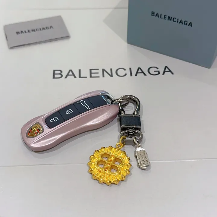 スーパーコピー バレンシアガ キーホルダー