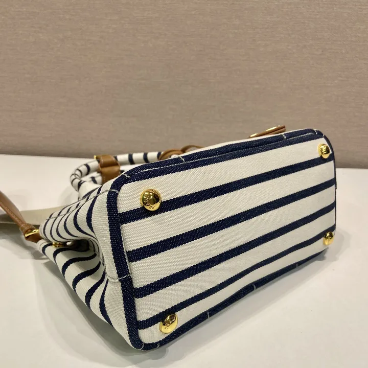 スーパーコピー プラダ キーホルダー