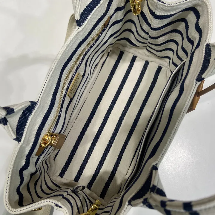 スーパーコピー プラダ キーホルダー