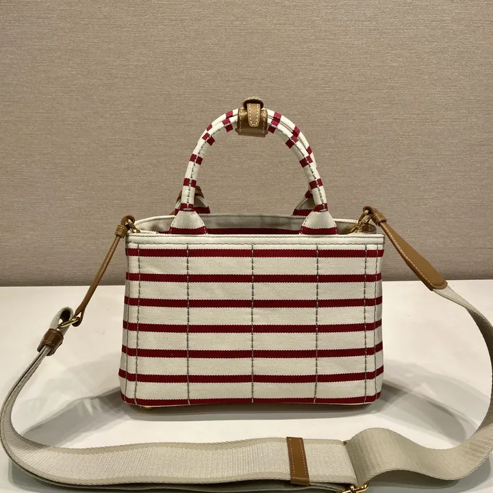 スーパーコピー プラダ キーホルダー