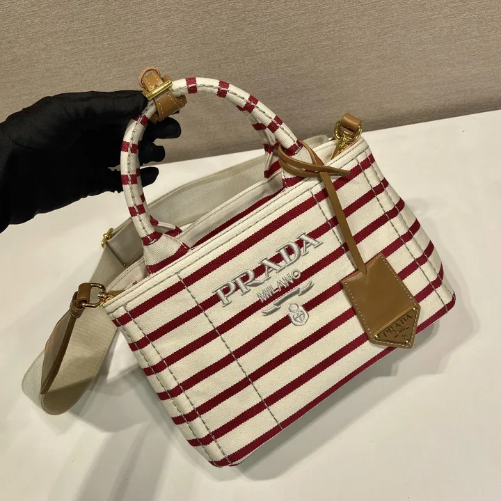 スーパーコピー プラダ キーホルダー