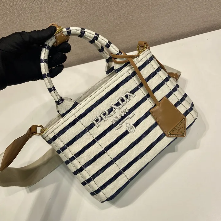 スーパーコピー プラダ キーホルダー