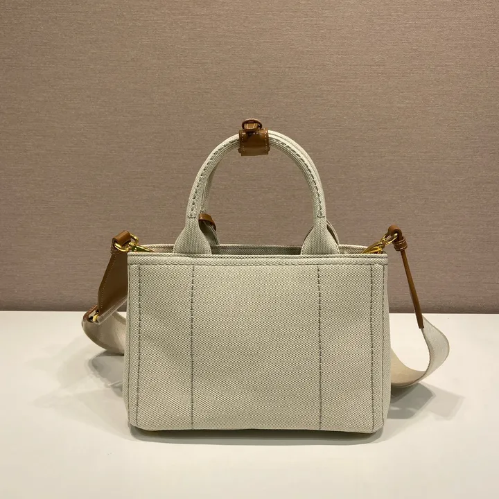 スーパーコピー プラダ キーホルダー