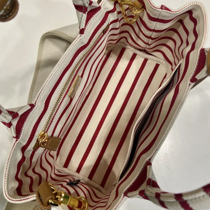 スーパーコピー プラダ キーホルダー