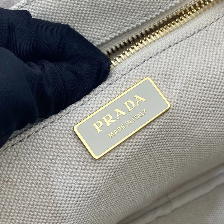 スーパーコピー バレンシアガ キーホルダー