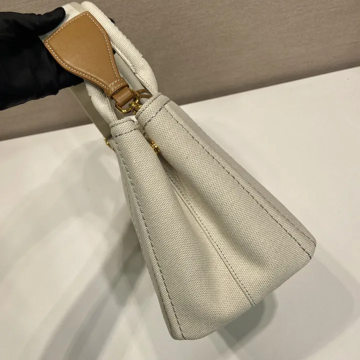 スーパーコピー バレンシアガ キーホルダー