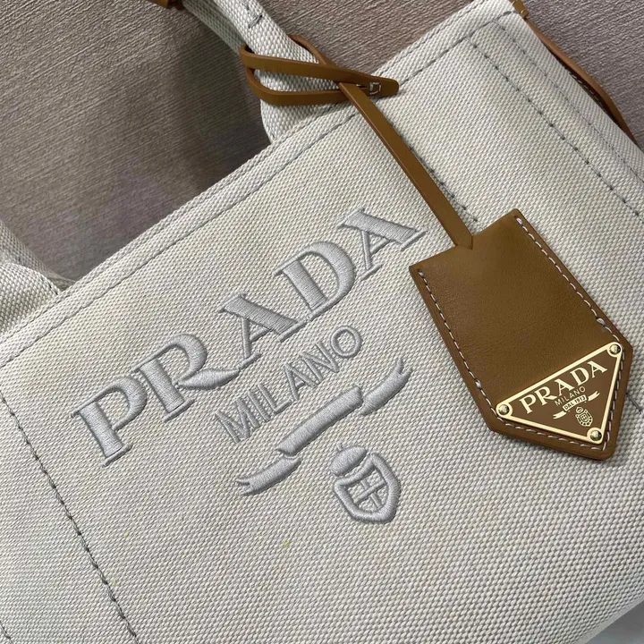 スーパーコピー バレンシアガ キーホルダー