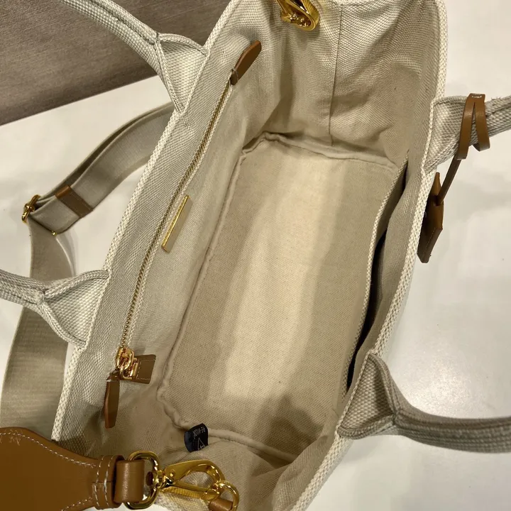 スーパーコピー バレンシアガ キーホルダー