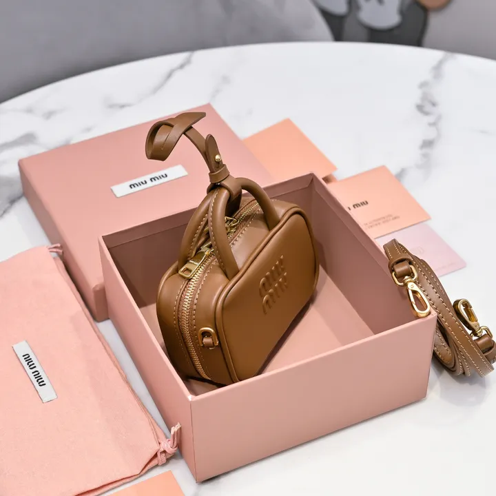 スーパーコピー ミュウミュウ キーホルダー